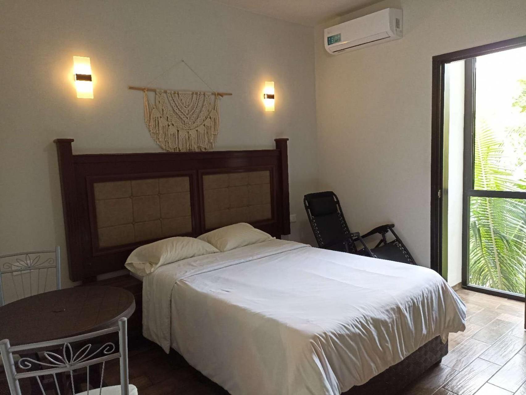 Hotel & Hostal 230 Valladolid  Buitenkant foto